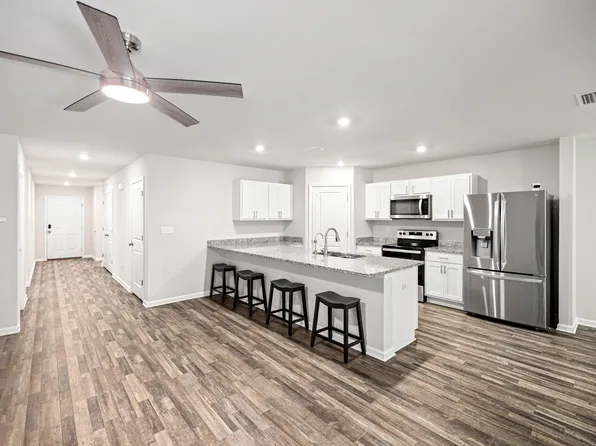 460 Riverwalk Cir, Freeport, FL 32439