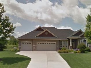 2118 Valley Creek Ln, Shakopee, MN 55379