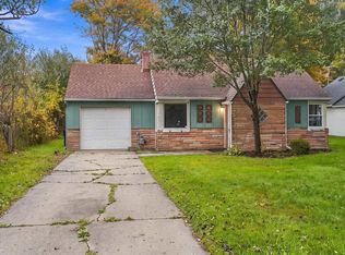 121 Murphy Dr, Saint Clair, MI 48079