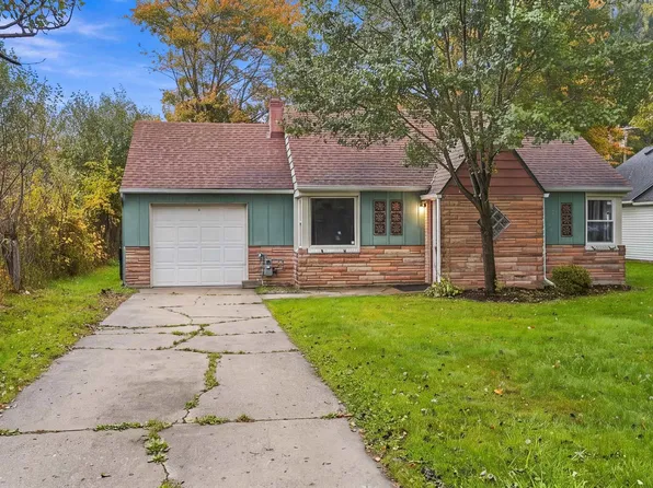 121 Murphy Dr, Saint Clair, MI 48079