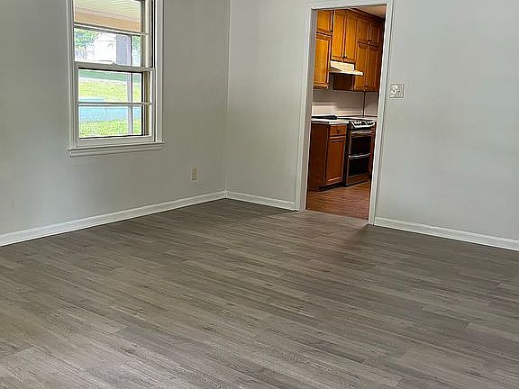 4th image of 135 Martindale Dr