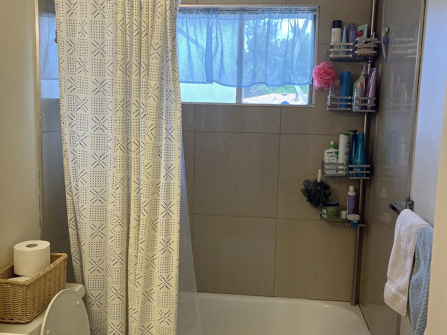 1600-1602 Azalea Dr - 1600 — Photo 4