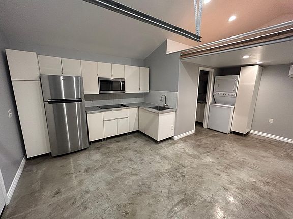 4th image of 198 Madrona St