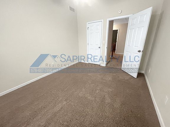 4th image of 998 Pierce Brennen Dr