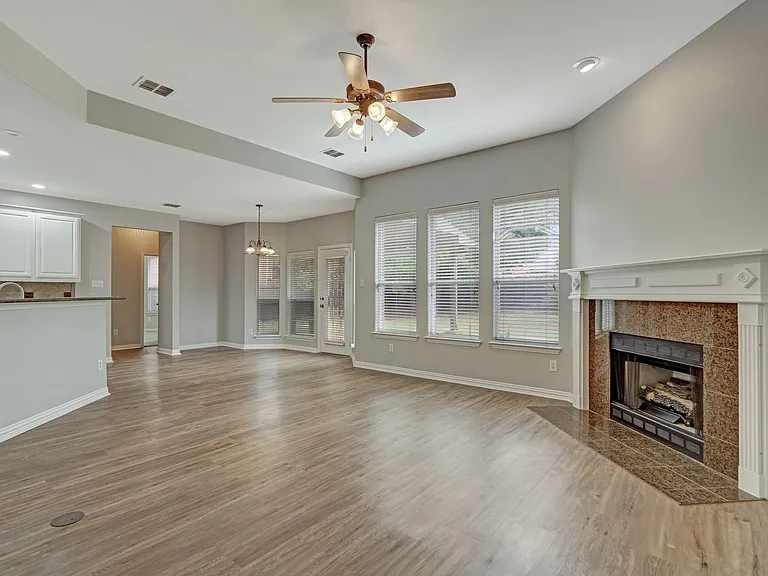 210 Red Bluff Dr — Photo 4