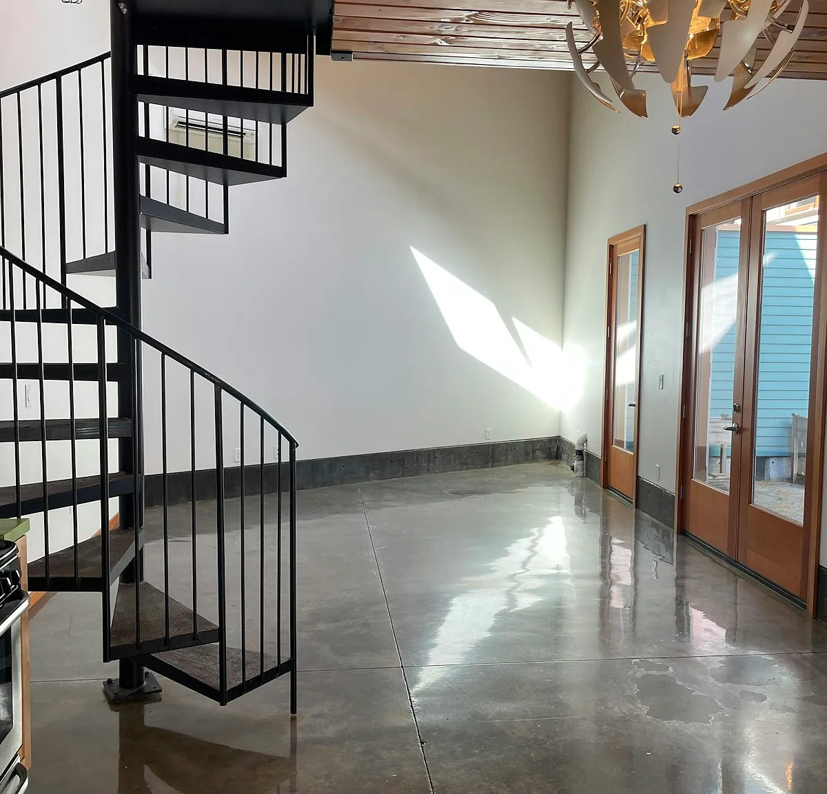 8777 North Lombard Street, Unit 8753 Loft 3 — Photo 1