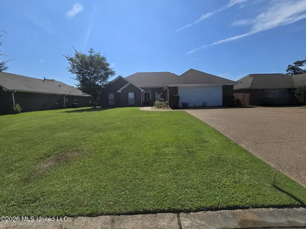 606 Summer Pl, Flowood, MS 39232