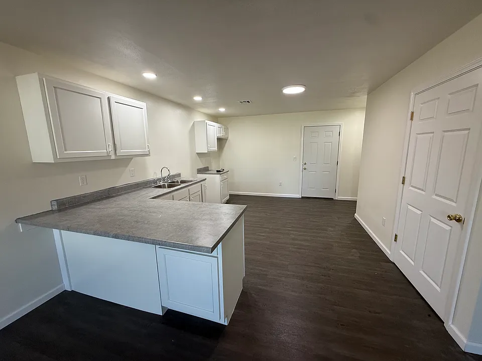 101 Cottonwood Dr #101