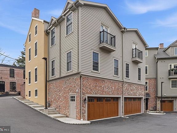 3rd image of 18 Mechanic St #6