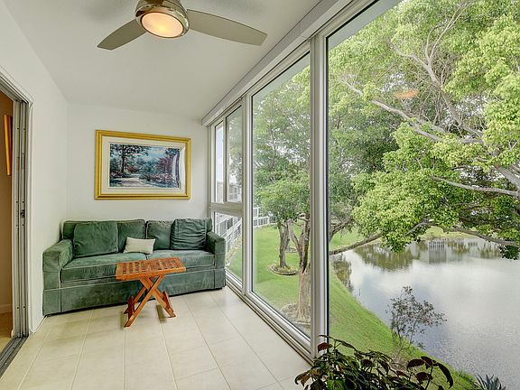 2nd image of 4044 Cambridge C