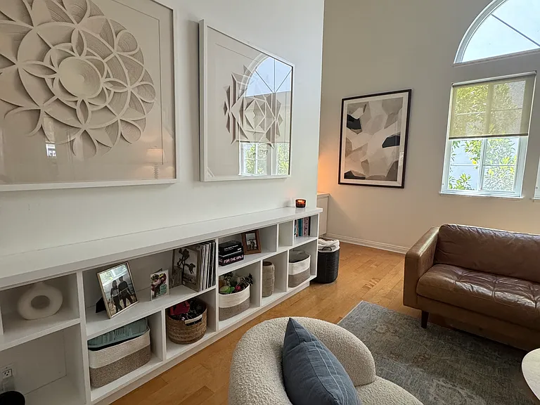 945 N Hudson Ave #204 — Photo 2