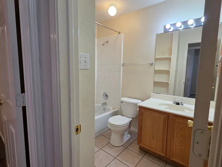 1268 Topeka Dr — Photo 28