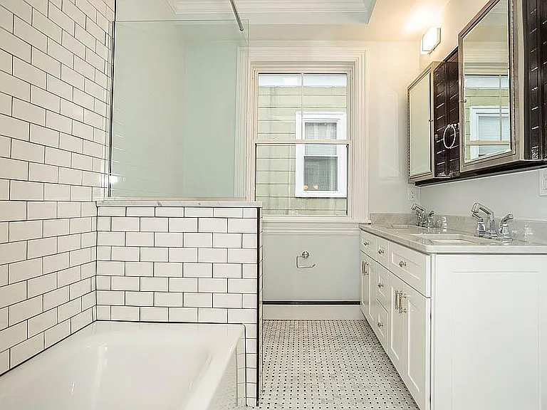 27 Howland St #Penthouse 1 — Photo 10