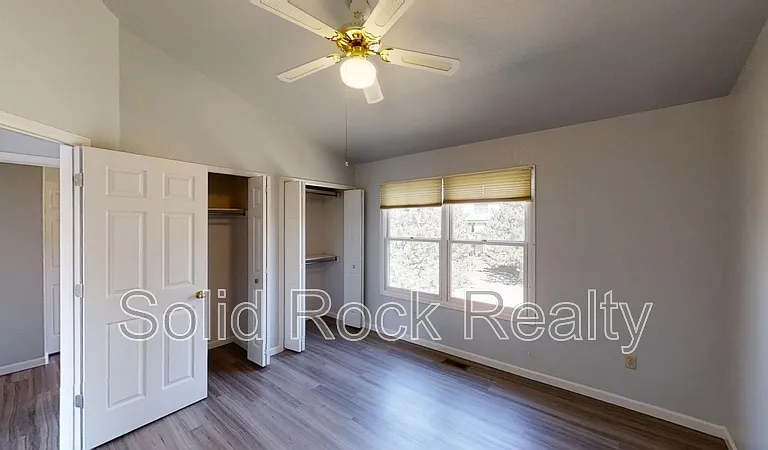 6945 Yellowpine Dr — Photo 8