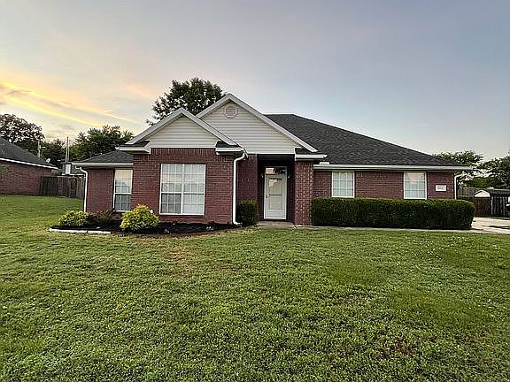 3rd image of 604 Weston Dr