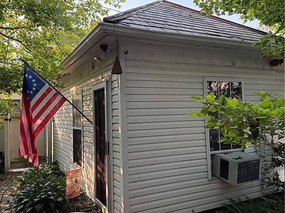 4th image of 330 Vine St