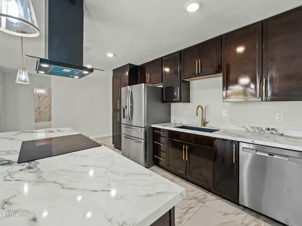 6750 W DENTON Lane, Glendale, AZ 85303