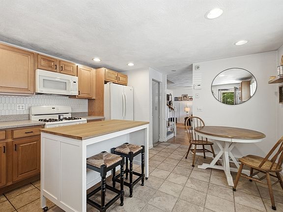 3rd image of 82 12th Ave