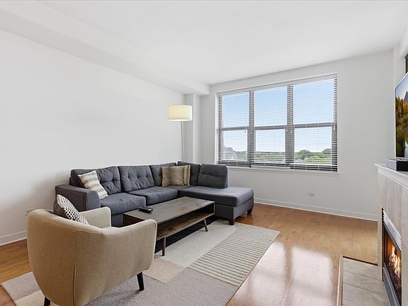 2nd image of 3140 N Sheffield Ave APT 602