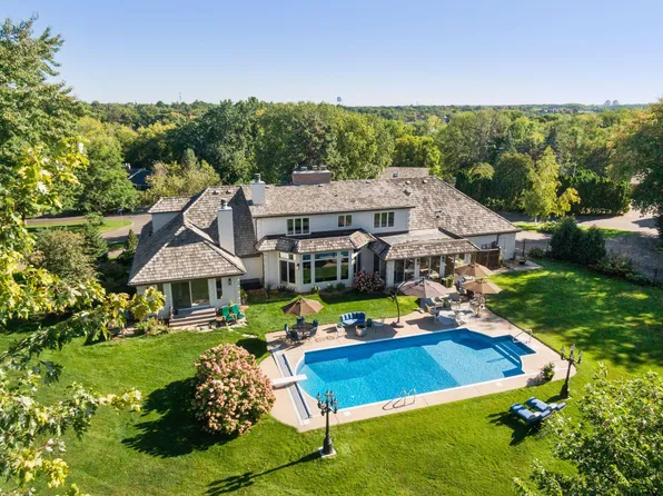 335 Peavey Rd, Wayzata, MN 55391