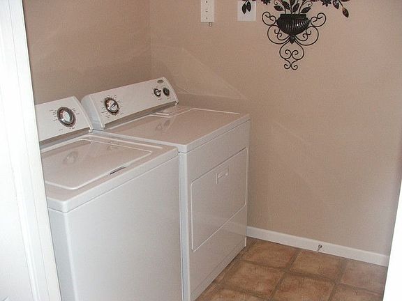 3rd image of 27 Kassebaum Ln APT 207