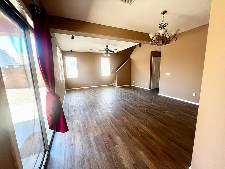 879 E Stottler Dr — Photo 4