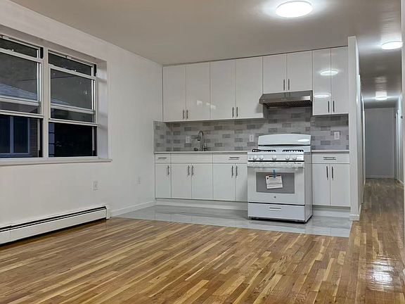 5th image of 2169 E 17th St Floor 1