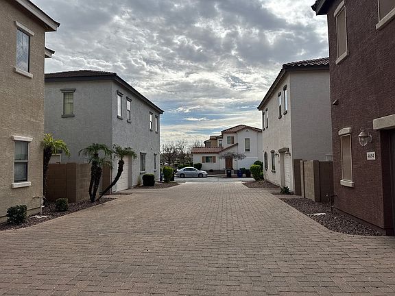 5th image of 4690 E Laurel Ave