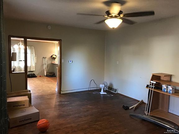 4th image of 819 Woodland Ave