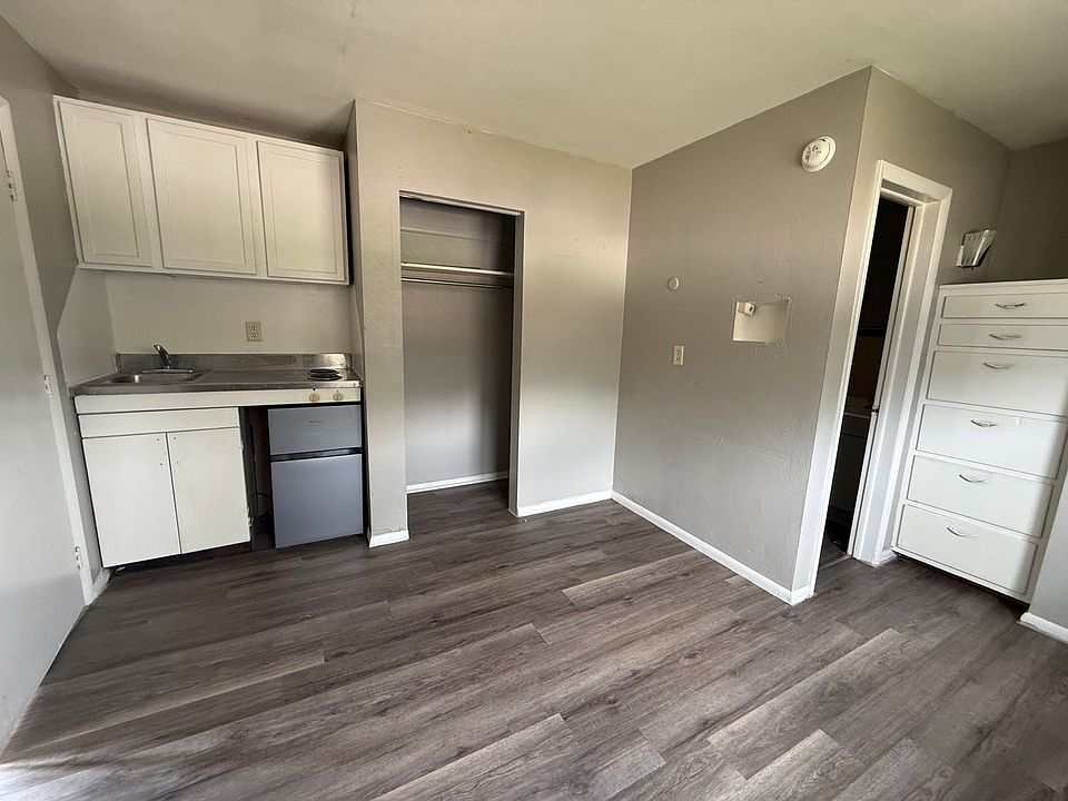 1st image of 815 Crescent Dr APT 2