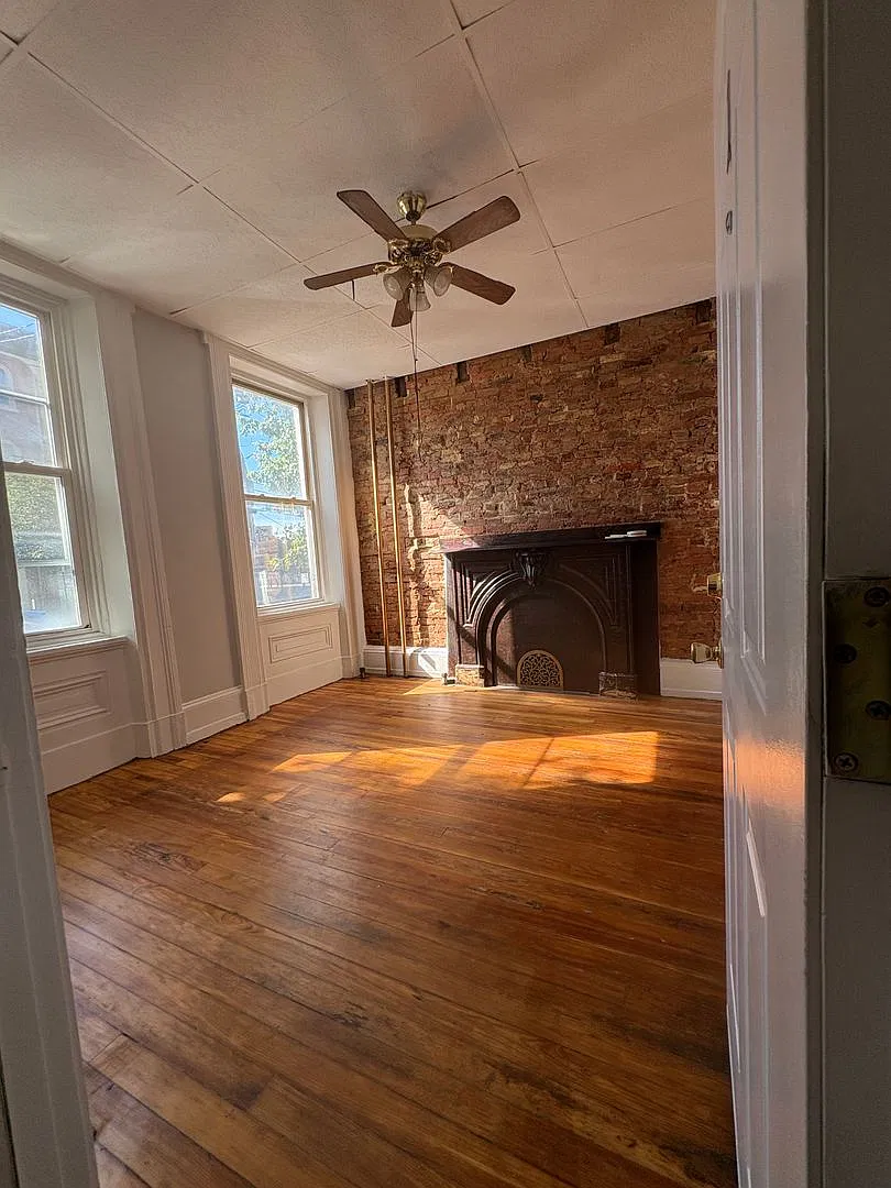 311 East King — Photo 2