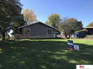 8202 N 37th St, Omaha, NE 68112