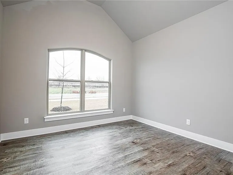 1048 Parker Ln — Photo 17