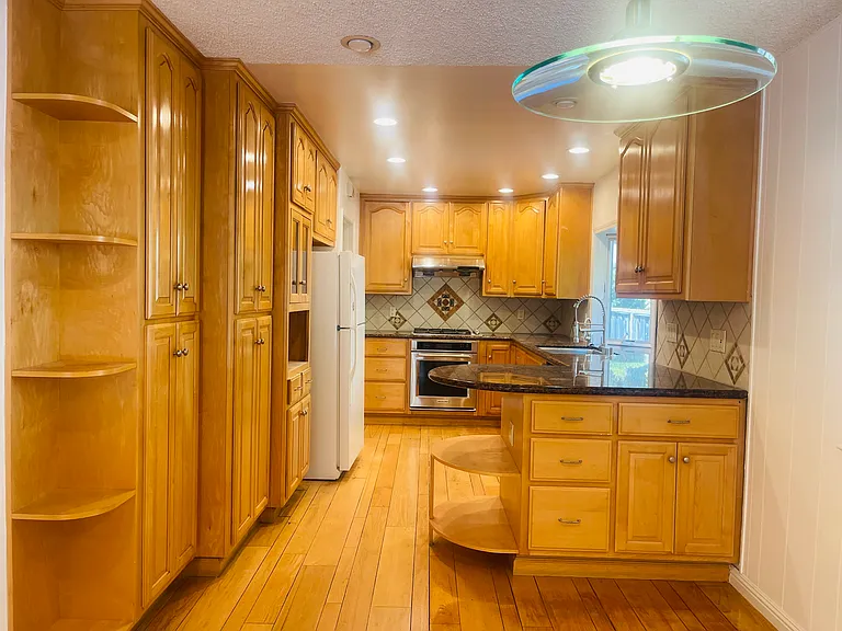 1150 Stafford Dr — Photo 9