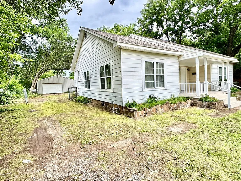 43 Townsend Ave — Photo 2
