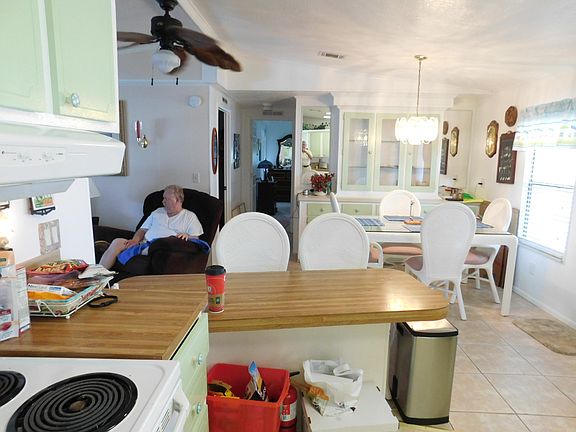 4th image of 302 Blue Beard Dr