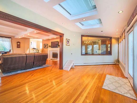 4th image of 3823 223rd St