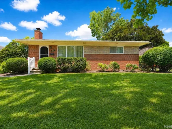 7677 Terri Dr, Westland, MI 48185