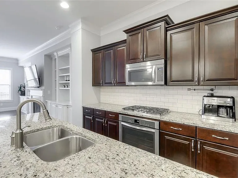 453 Alderwood St — Photo 11