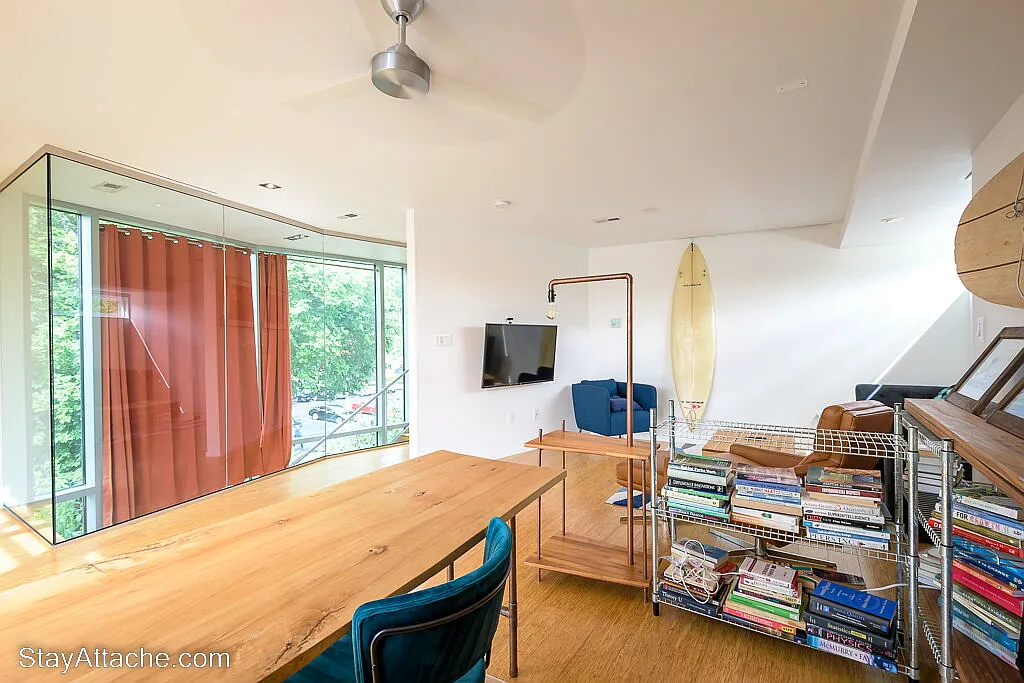 4 bed, 3.5 bath, 3395 sqft, $8,000 — Photo 3