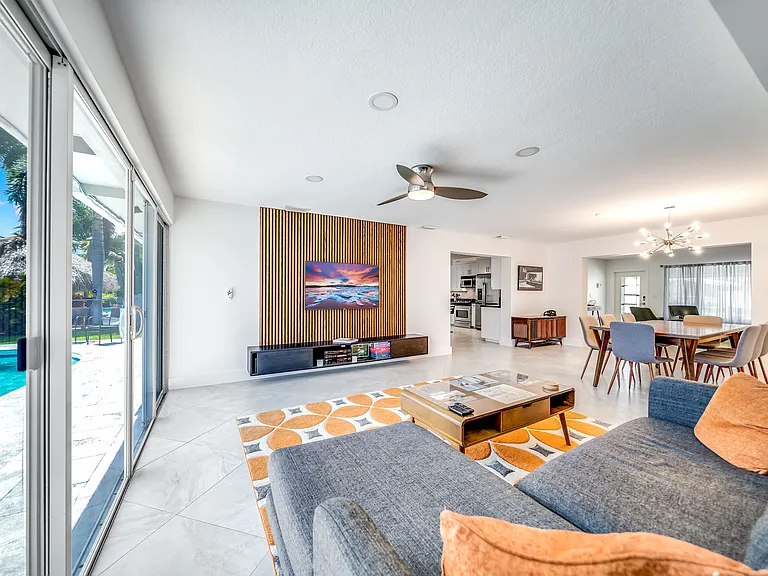 280 SE 3rd Ct — Photo 25