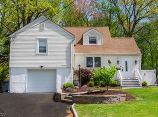 37 Beechwood Rd, Florham Park, NJ 07932