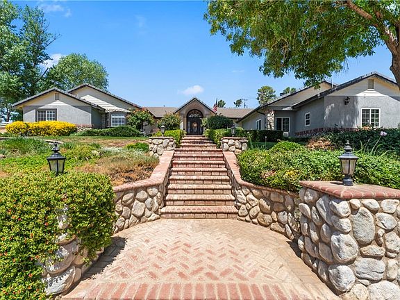 2nd image of 34037 Agua Dulce Canyon Rd