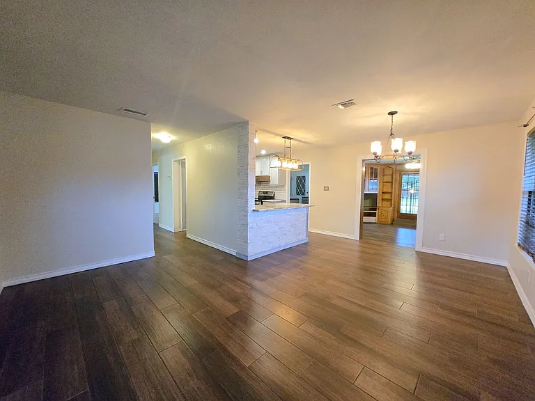 126 La Silla Dr — Photo 3