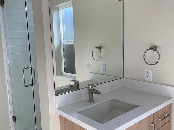 4th image of 4554 32nd St