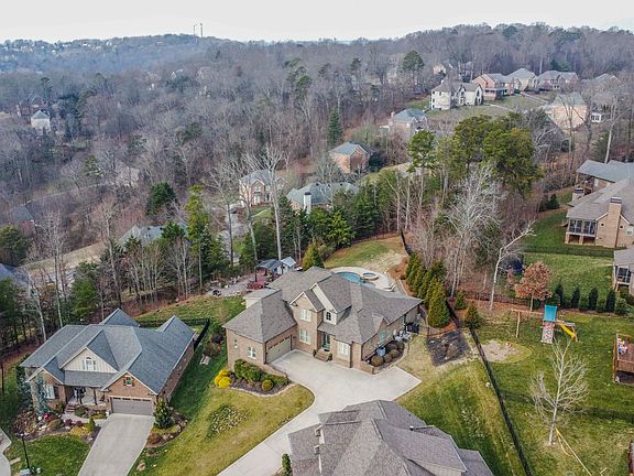 5th image of 10315 Avery Springs Ln