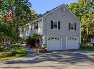 614 Sharpners Pond Rd, North Andover, MA 01845