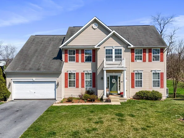 1087 Crestwood Dr, Chambersburg, PA 17202