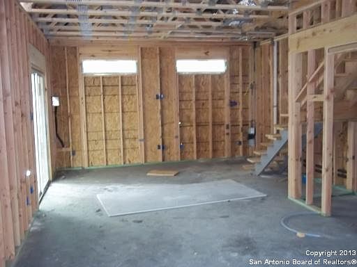 4th image of 631 E Ogden St