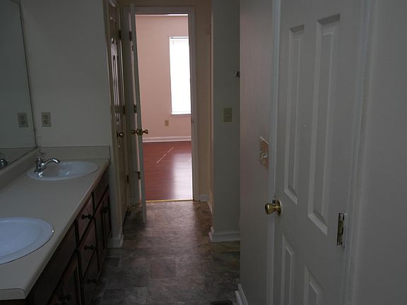 5th image of 1960 Village Pkwy SE